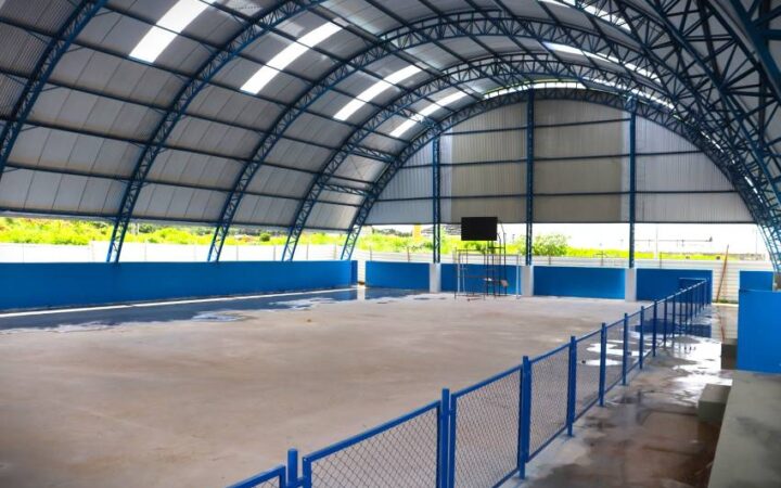 Quadra coberta poliesportiva viabilizada por Hildo Rocha, no Bairro Sebastião Régis, em Imperatriz, será inaugurada este mês